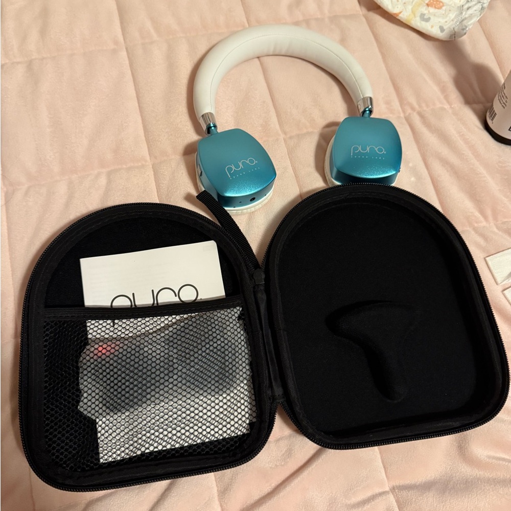 Puro Blue and White Headphones with Case